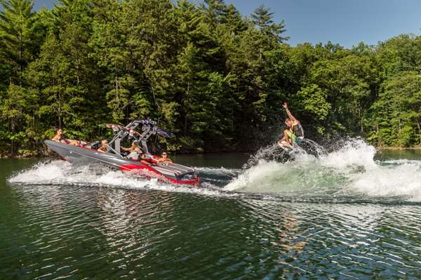 2016-A20_wakesurf5_lowres