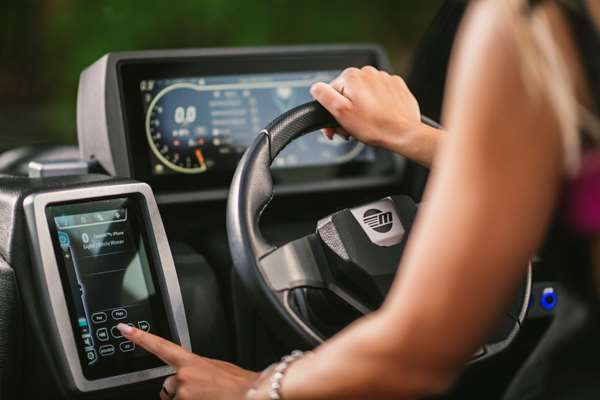 Malibu-22-MXZ-Touch-Screen-Systems-Control