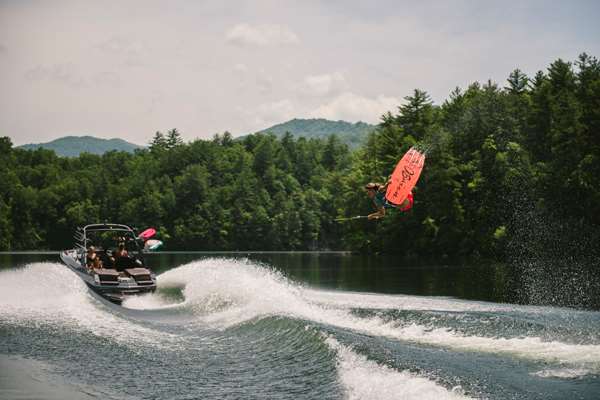 Malibu-22-MXZ-Wakeboarding