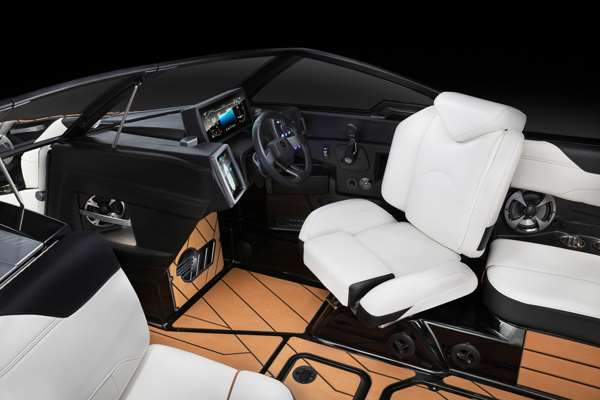 Malibu-23-LSV-HELM-SEAT