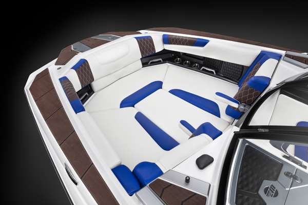 Malibu-M240-Bow-Seating